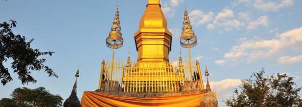 Gold gelber Wat Phousi Tempel in Luang Prabang auf einer Laos Reise