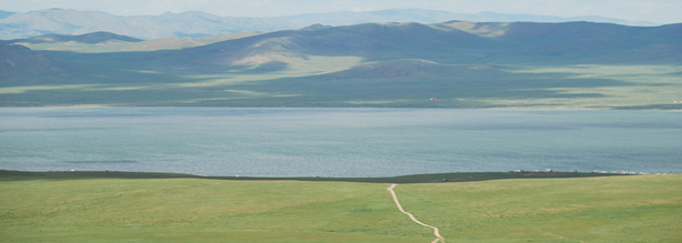 Ausblick auf den Ogii Nuur See in der Mongolei