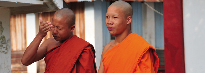 Buddhistische Mönche in roten Roben in Luang Prabang in Laos