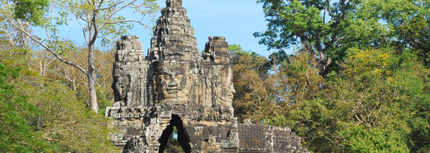 Eingangsportal mit Gesicht an den Tempeln von Angkor in Kambdoscha