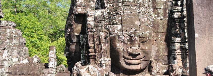 Gesicht des Bayon Tempels in Angkor auf einer Kambodscha Rundreise