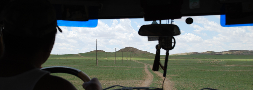 Blick aus der Frontscheibe von einem Furgon Bus während einer Mongolei Reise
