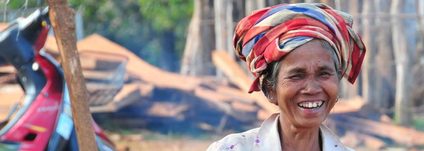 Lachende Einheimische auf einer Laos Reise in Pakse