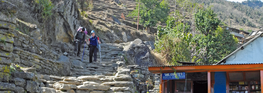 Trekking Touristen auf dem Annapurna Circuit in Nepal