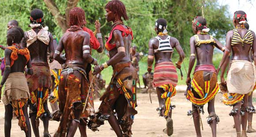 Tanzenden Einheimische bei einem Fest in Äthiopien