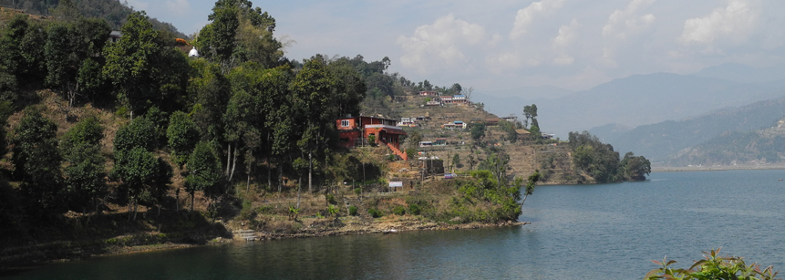 Aublick auf Pokhara am Phewa See in Nepal