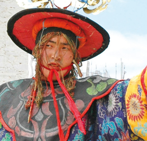 Maskentänzer auf einem Klosterfest während einer Bhutan Reise