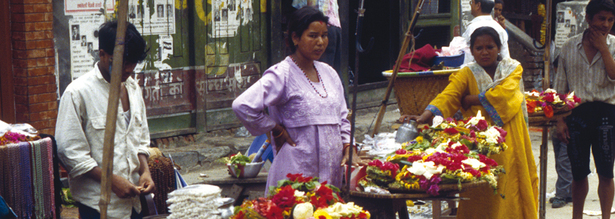 Blumenverkäufer in Pashupatinath in Kathmandu auf einer Nepal Reise